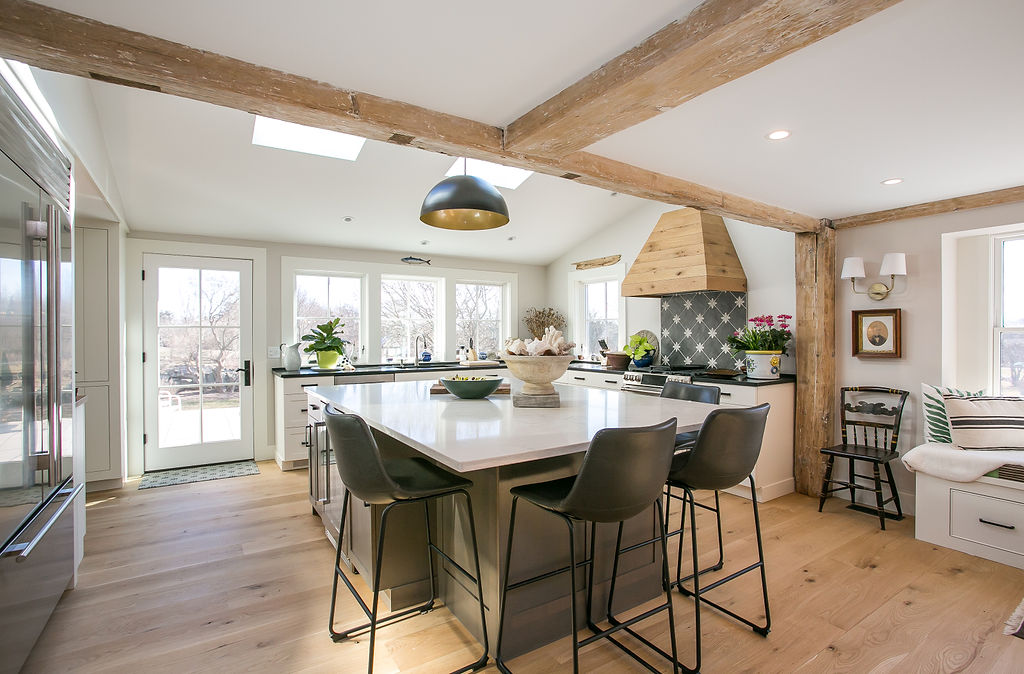 Family Cottage: A Bright Rustic Kitchen