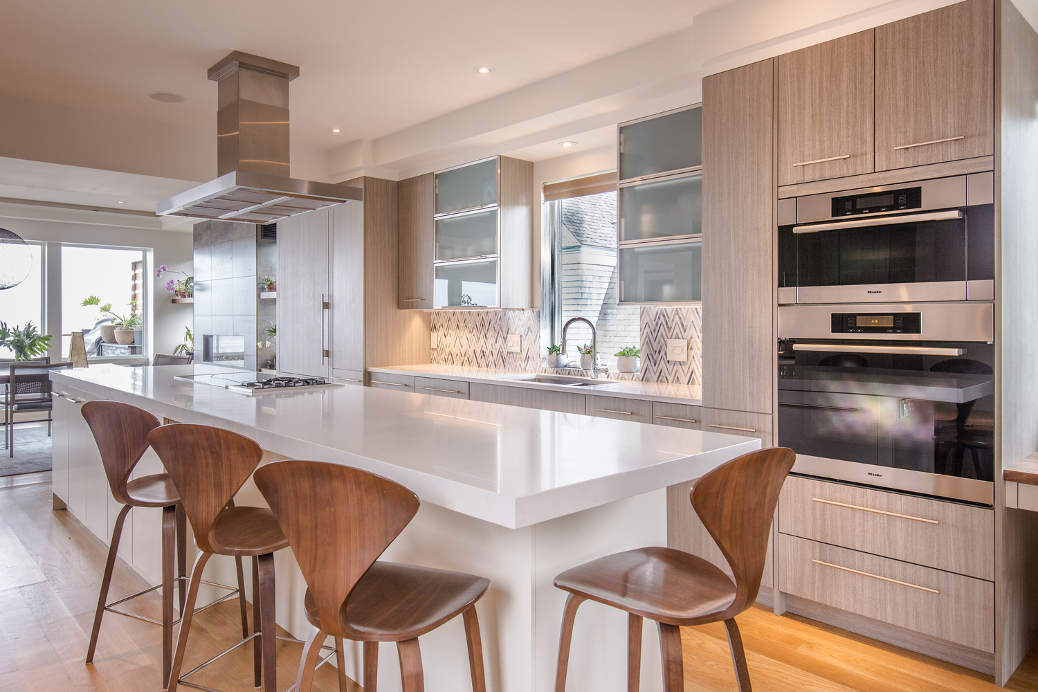 Contemporary Style: A Sleek, Modern Kitchen Remodel