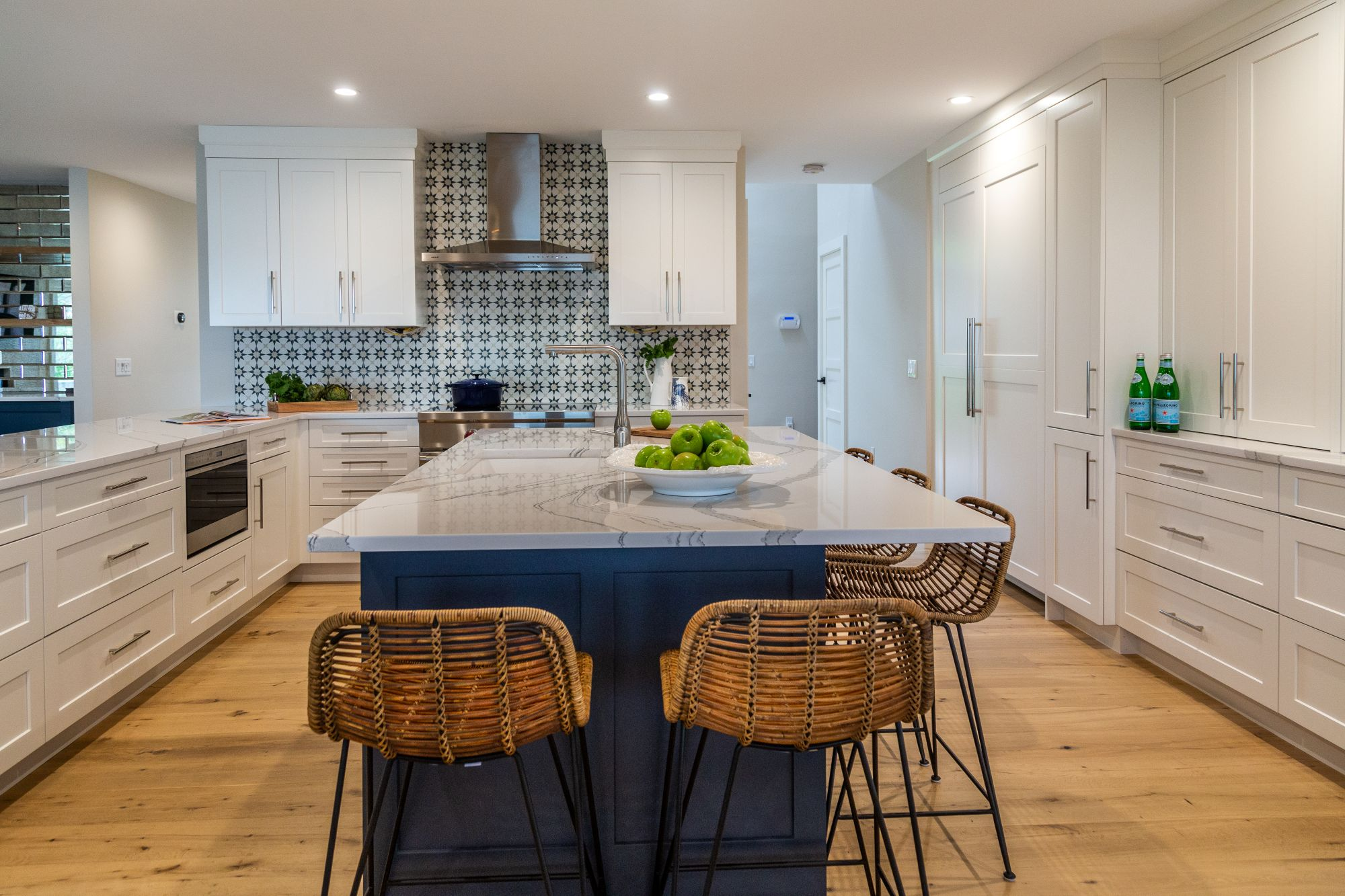 Summer Escape: A Fun, Two-Toned Kitchen Design
