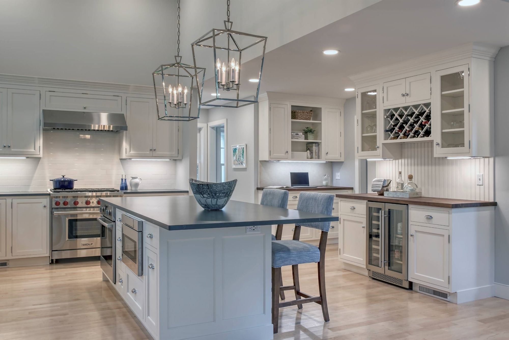 Entertainer’s Dream: A Classic White Kitchen Design